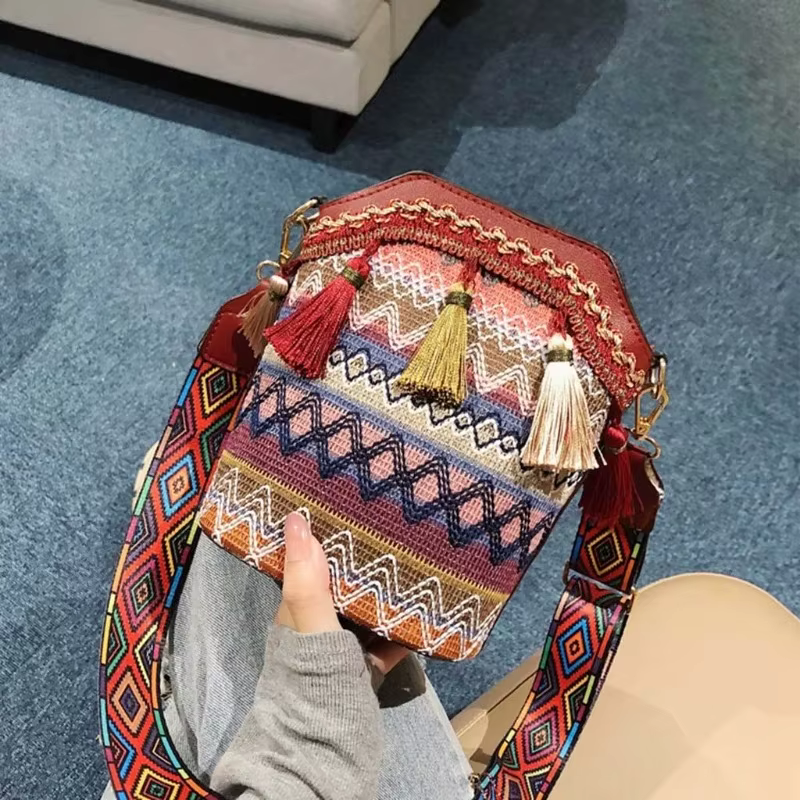 Sac à bandoulière ethnique tissé à la main pour femmes