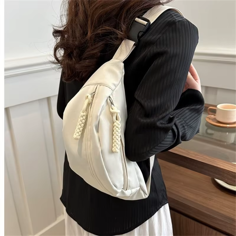 Sac de poitrine demi-lune pour femme
