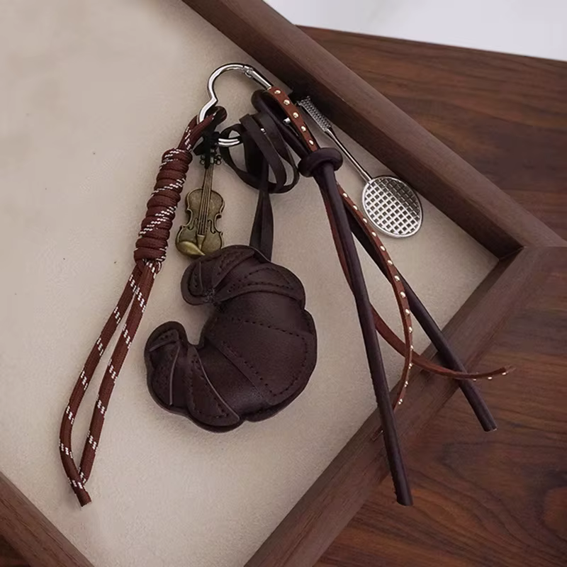 1 pièce Accessoire de bagage : Porte-clés créatif en cuir en forme de croissant