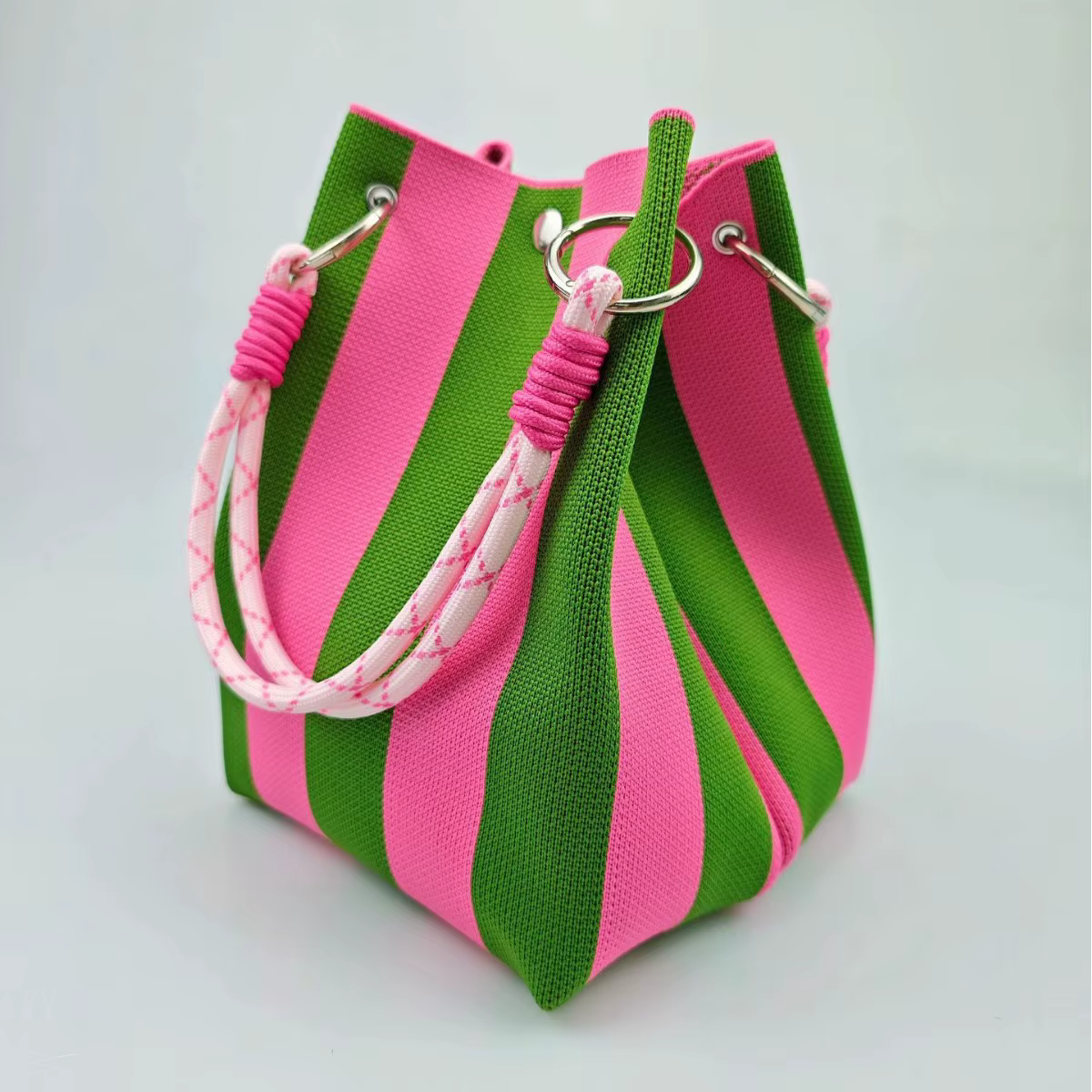 Sac tricoté en trois dimensions