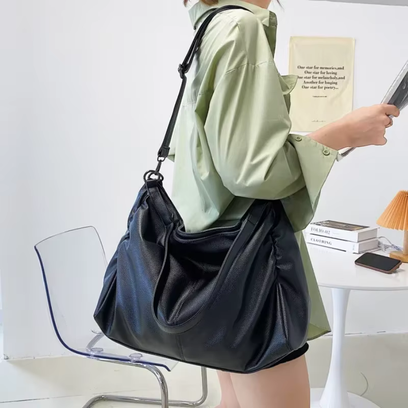 Grands sacs à bandoulière noirs pour femmes