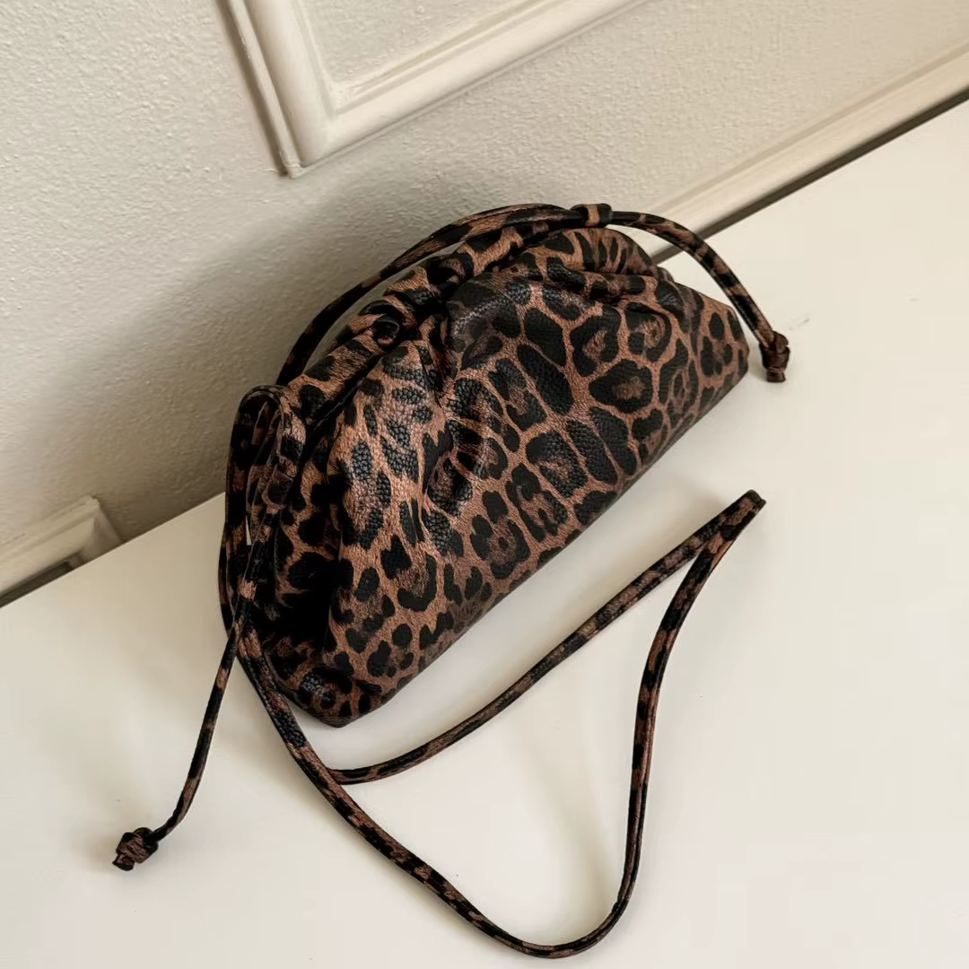 Sac nuage léopard plissé