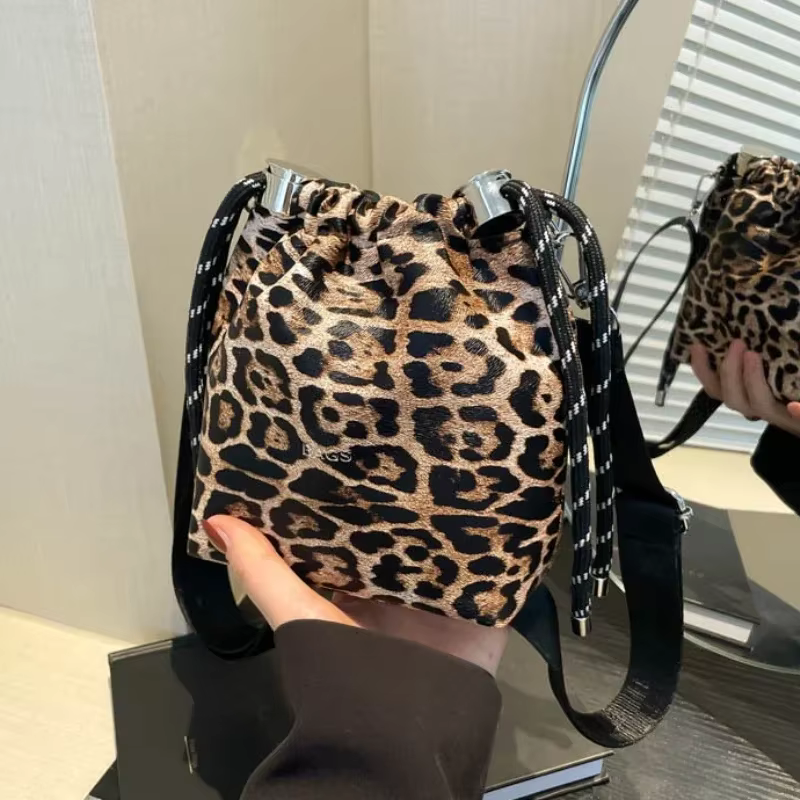 Mini sac pour femmes léopard en cuir seau sac à bandoulière petit sac de téléphone cordon sacs