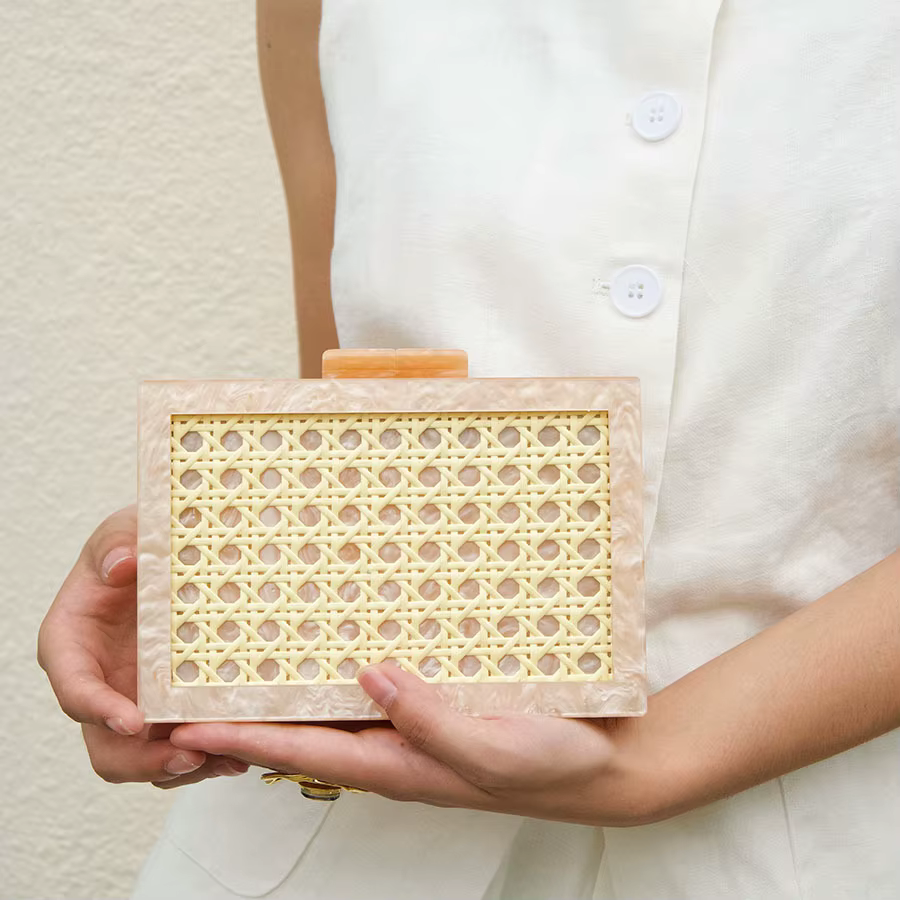 Pochette carrée à texture marbrée ajourée, style vacances, avec chaîne