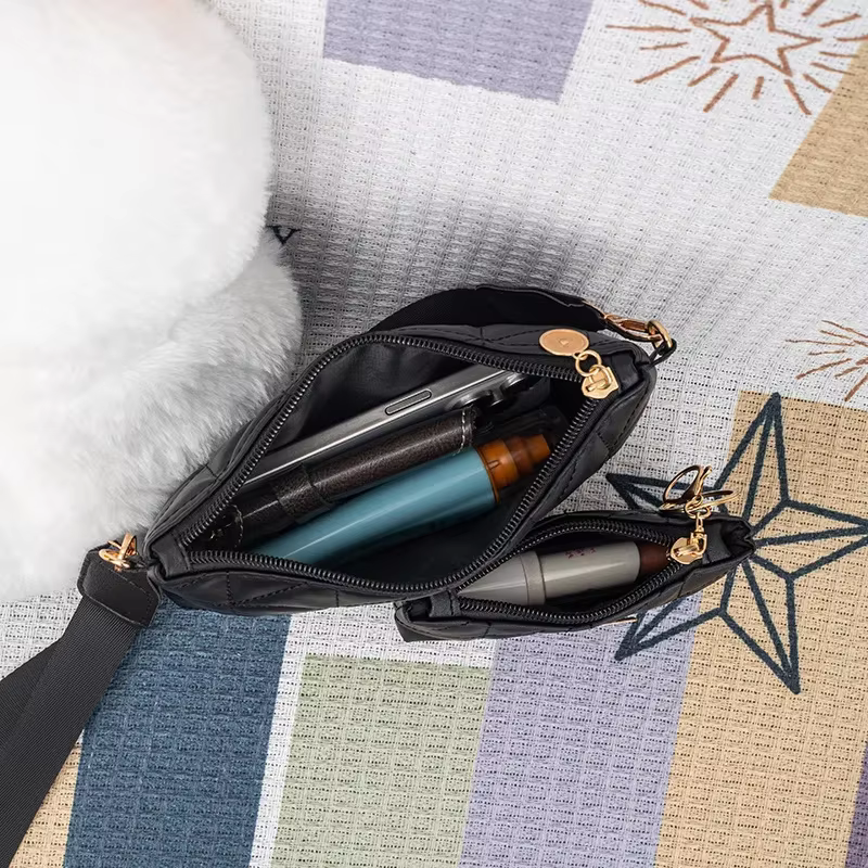 Sac à bandoulière pour femme de couleur unie avec un sentiment de design