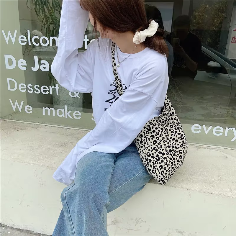 Petit sac messager motif léopard pour femme