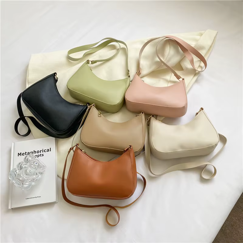 Sac à main de couleur unie à la mode et tendance