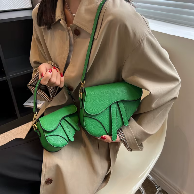 Nouveaux sacs de selle au Design solide