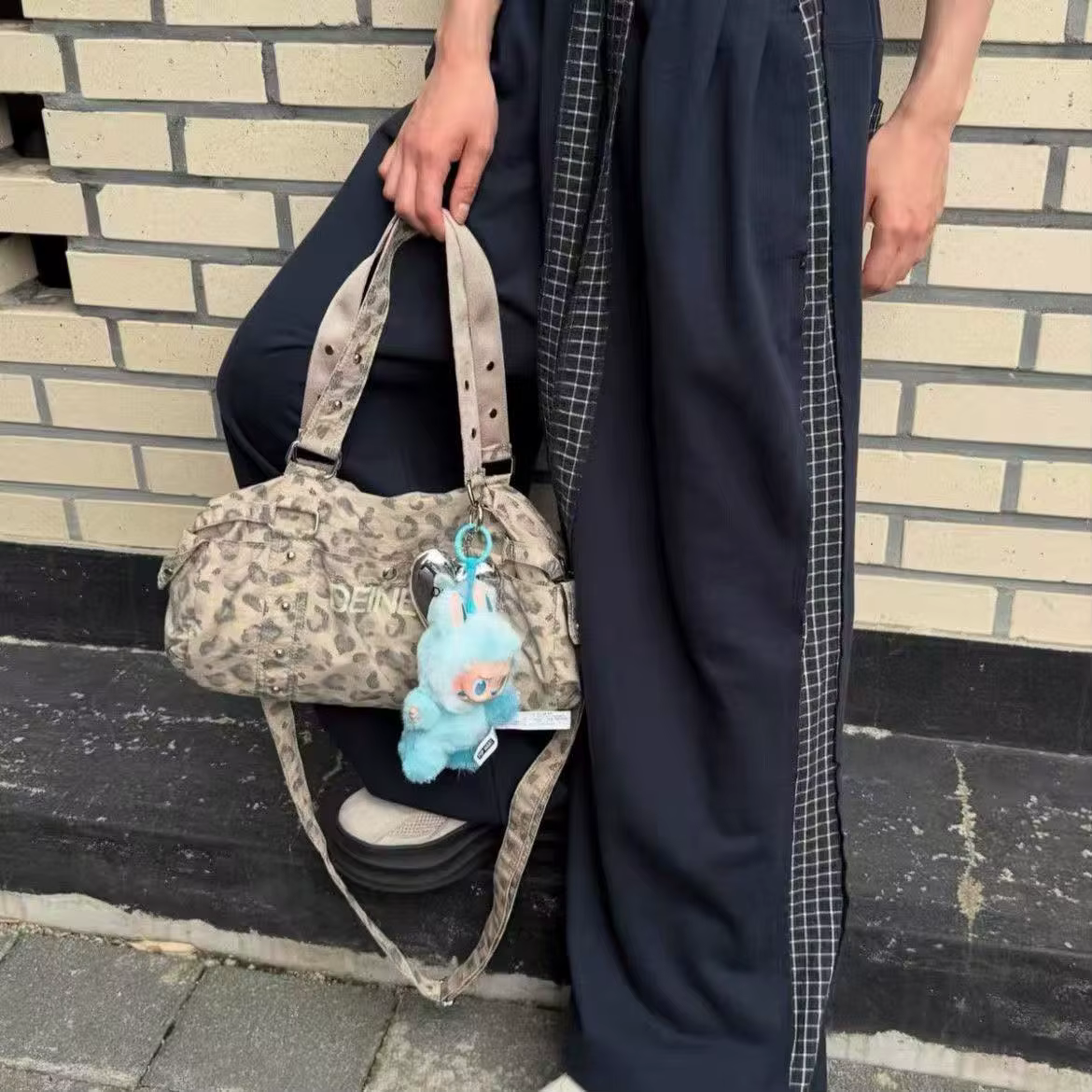 Vintage léopard rivet moto sac à main en forme de baril Boston décontracté sacs de messager pour femme sac à bandoulière mode dames fourre-tout