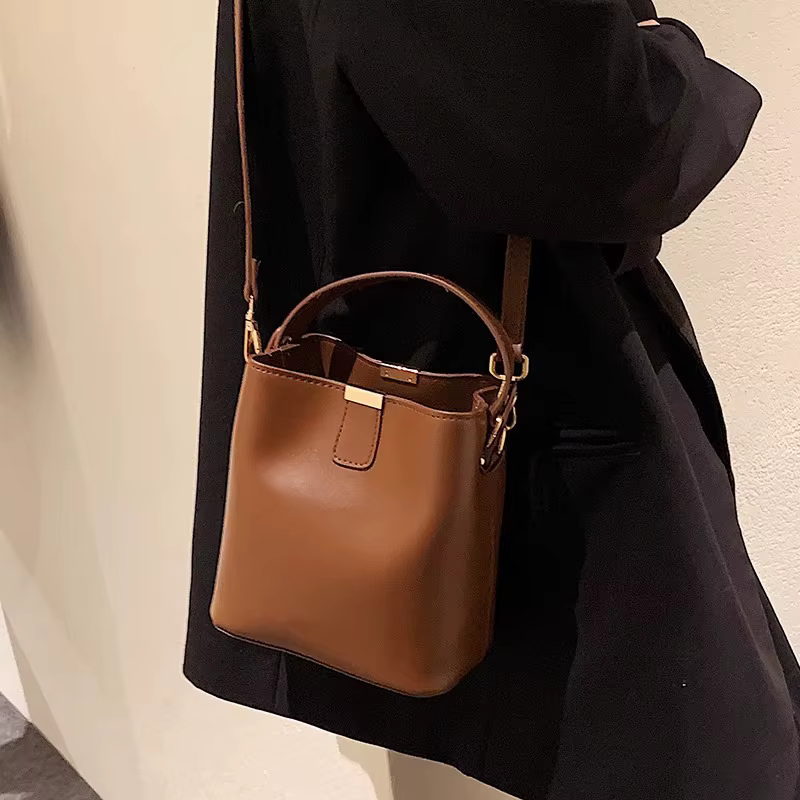 Sac à main pour femme, le sac bandoulière décontracté haut de gamme marron polyvalent et tendance de cette année est un