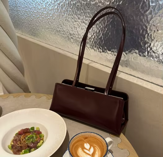Sac pour femme Automne et hiver Mode rétro Sac sous le bras Tout-aller Atmosphérique Sac portable