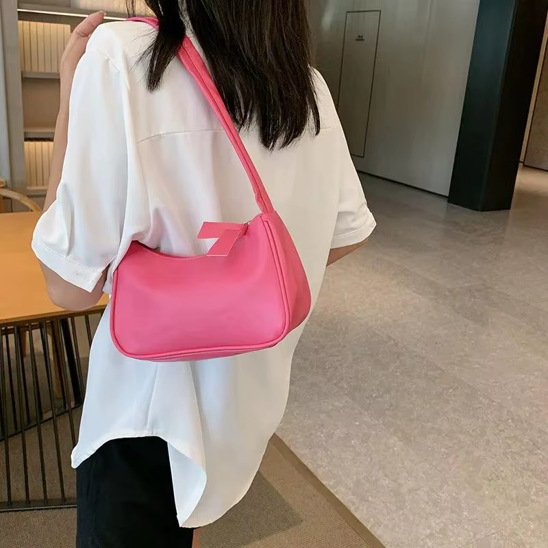 Joli nouveau 1 pièces sac à bandoulière tendance sous les bras sac à main polyvalent Niche couleur unie sac de