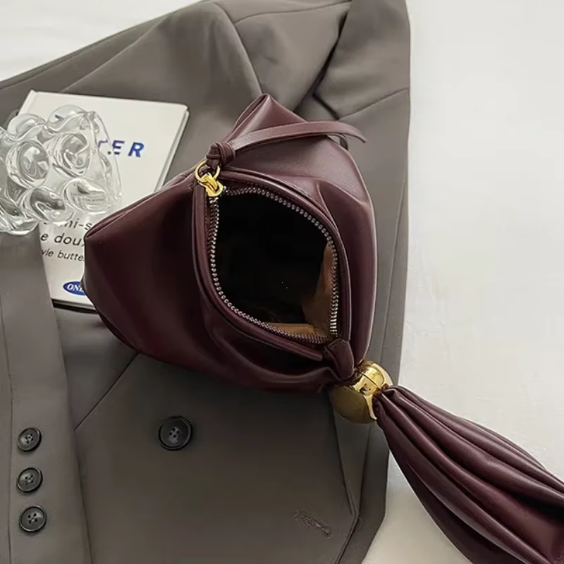 Pochette personnalisée en cuir souple pour femmes