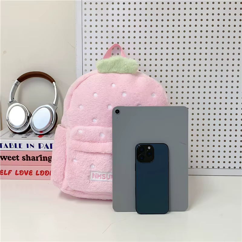 Sacs à dos classiques en peluche couleur unie motif fraise pour femmes 2026 – Grande capacité avec poche intérieure zippée – Vente chaude