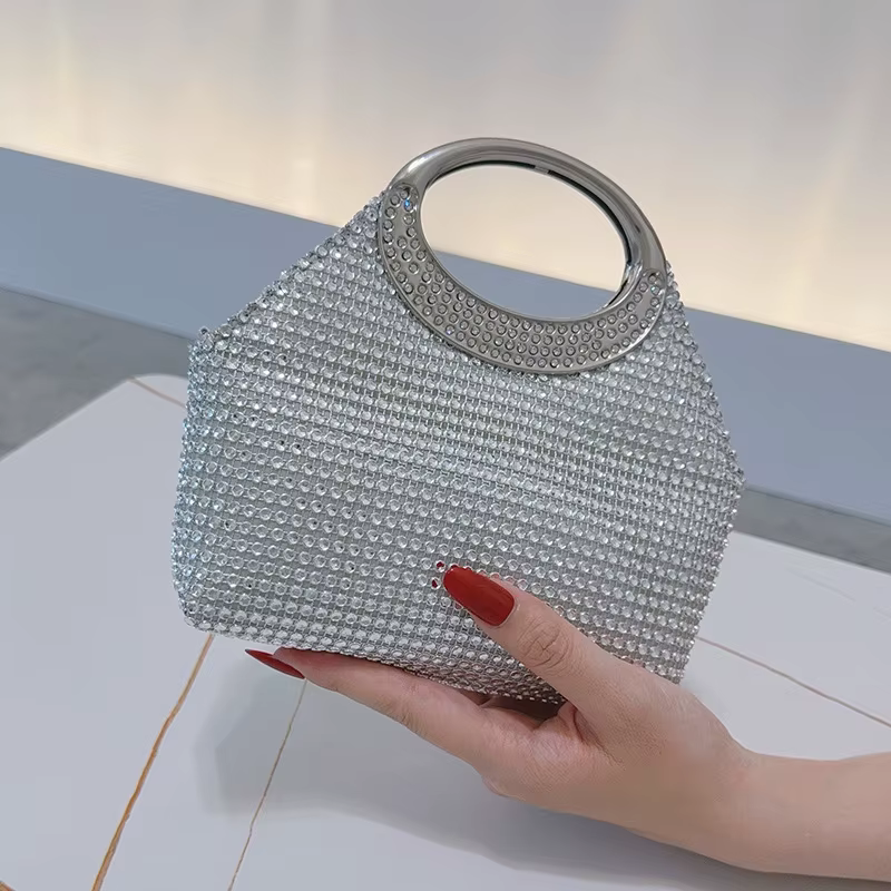 Sac de soirée en argent avec diamants