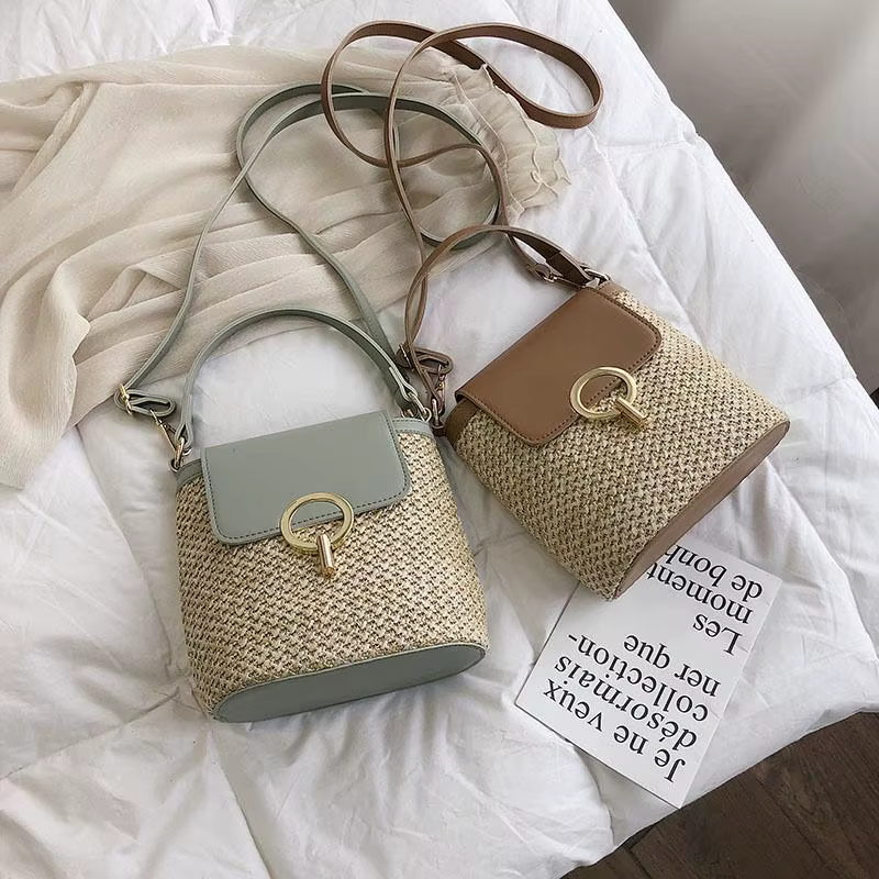 Petits sacs seau en paille pour femmes