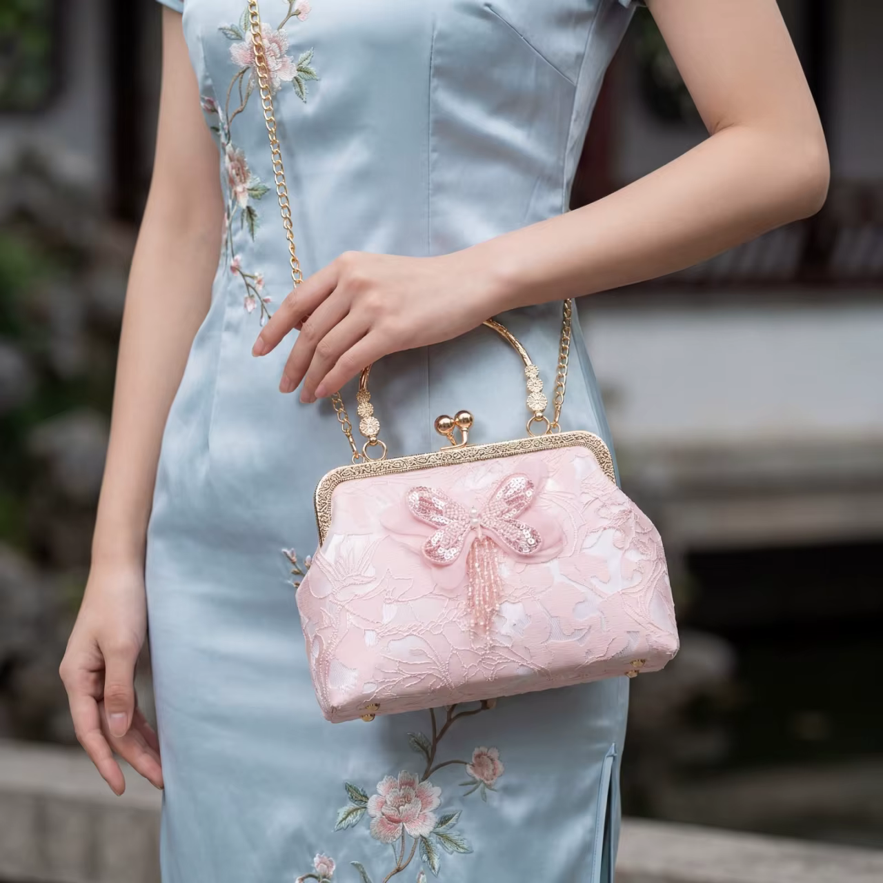 Pochette brodée papillon style chinois