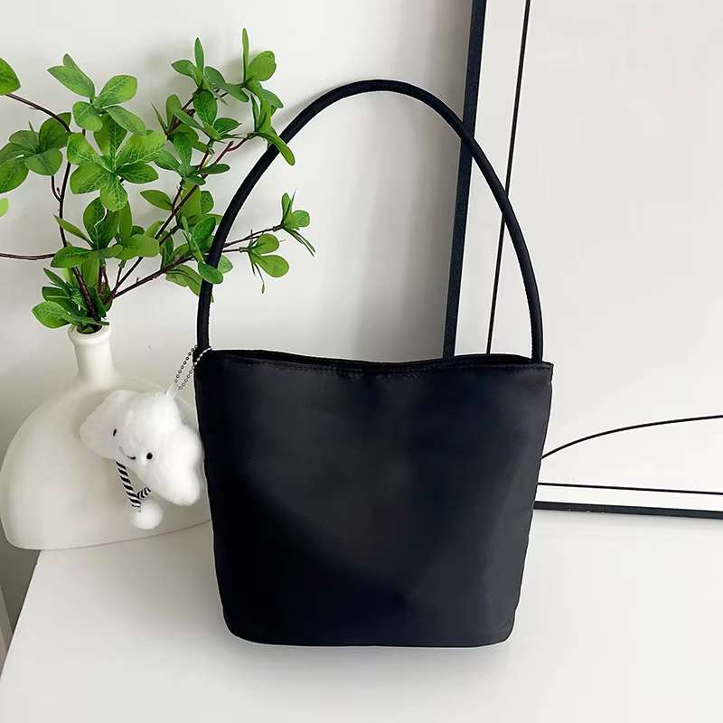 Sac à main design de niche coréenne-sac seau en nylon pour les aisselles-sac cadeau-sac cadeau d'anniversaire-sac pour femme avec lettres