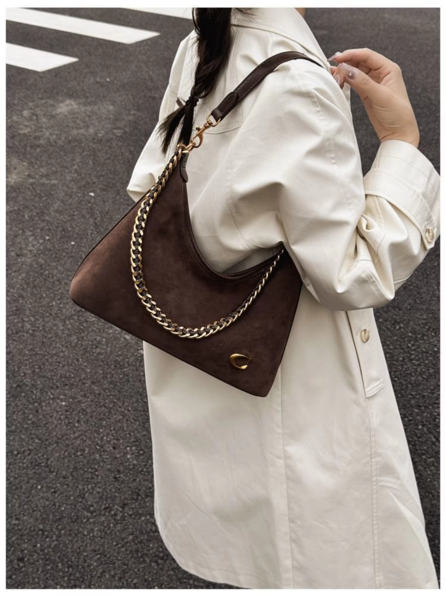 Sac fourre-tout en daim noir avec chaîne pour femme