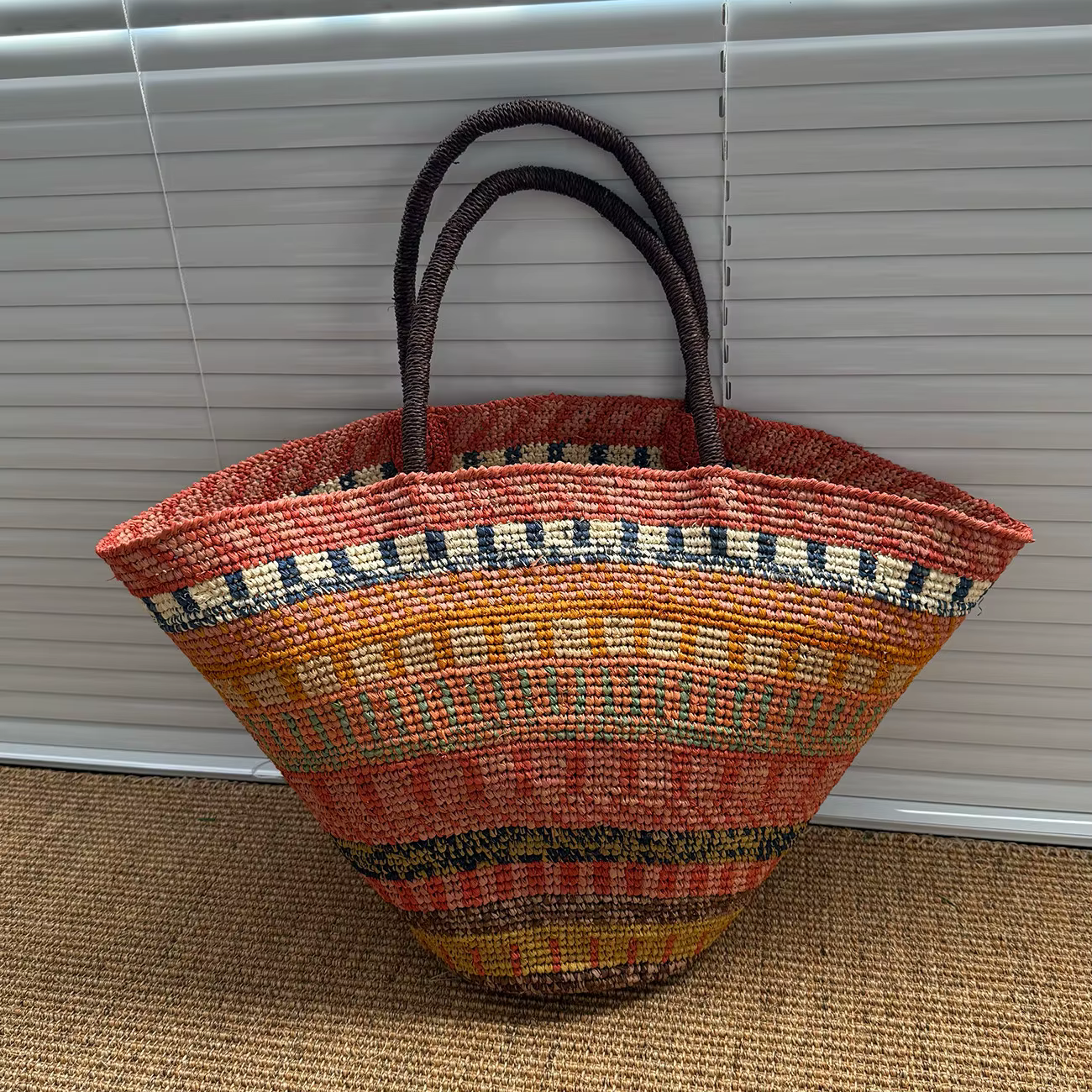 Sac à bandoulière en raphia coloré pour femme