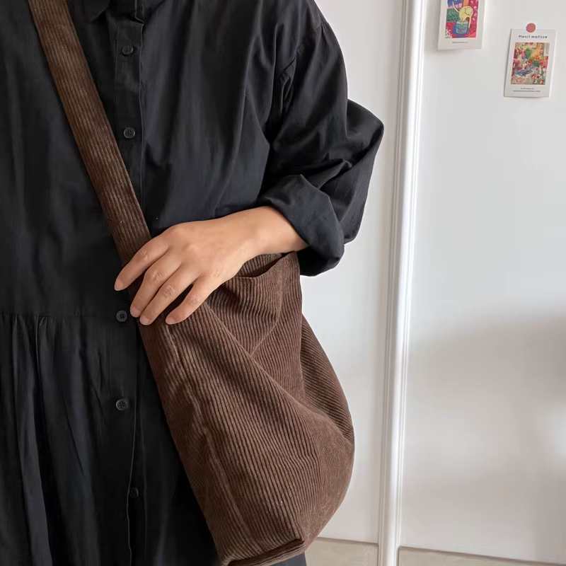 Sac à bandoulière rétro en velours côtelé pour femmes