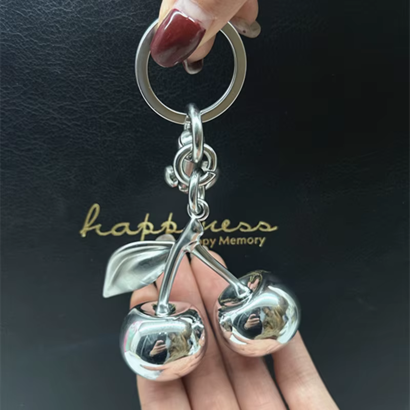 Pendentif de luxe en forme de cerise argentée effet miroir pour sac à main Coach, sacs à bandoulière, portefeuille femme, accessoires porte-clés, cadeau
