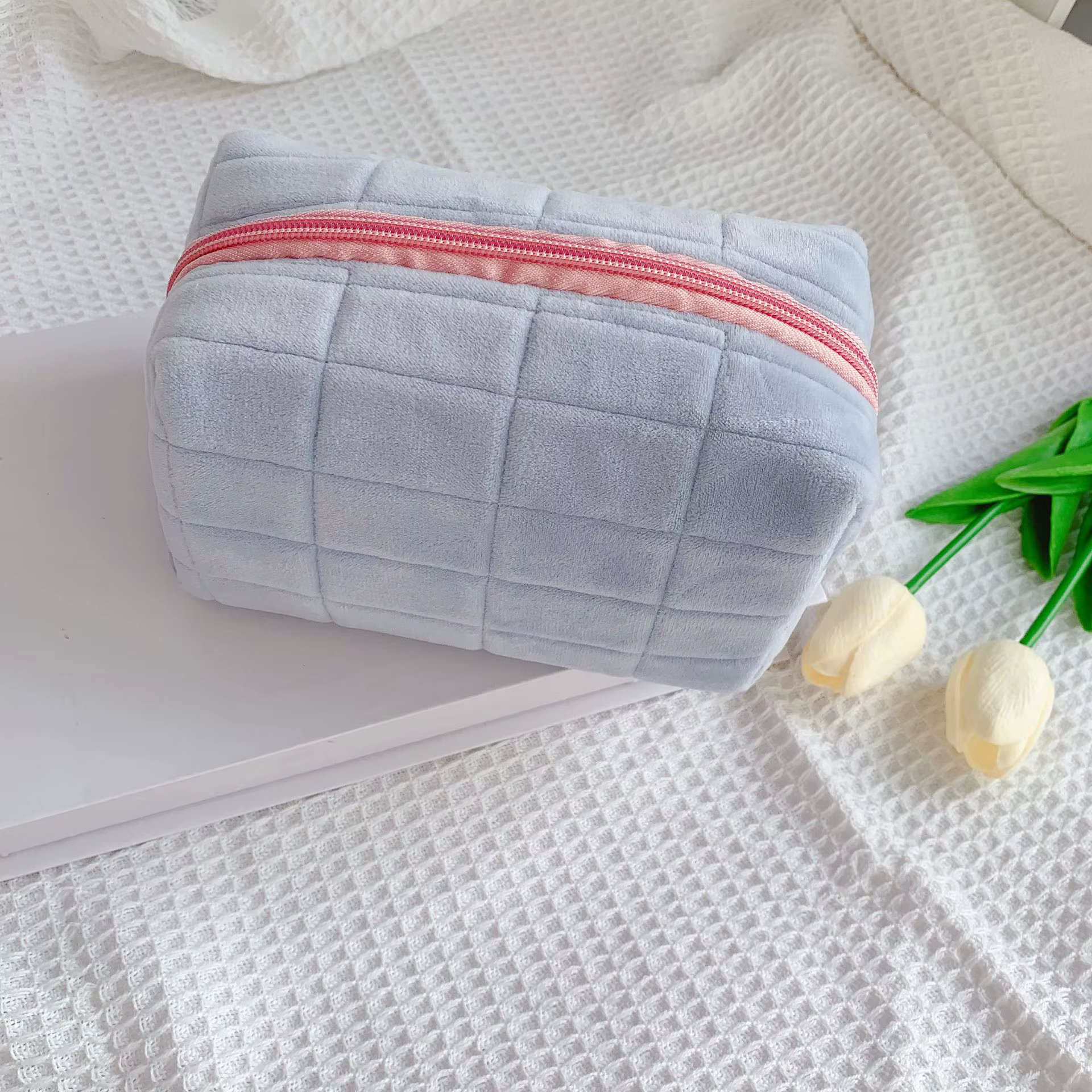 Trousse de maquillage en fourrure mignonne pour femmes