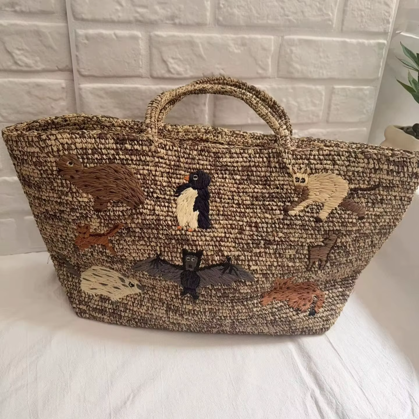 Sac fourre-tout en raphia fait main avec broderie