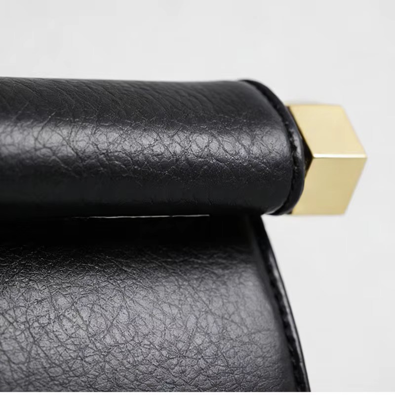 Pochette tendance pour femmes avec bord roulé