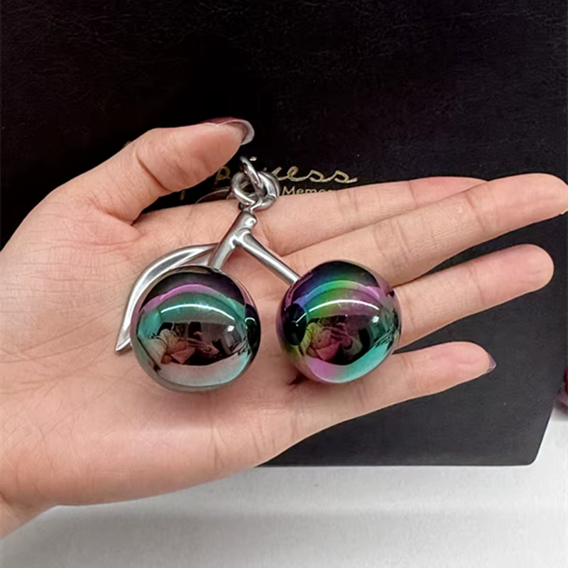 Pendentif cerise de couleur dégradée pour sac à main d'entraîneur