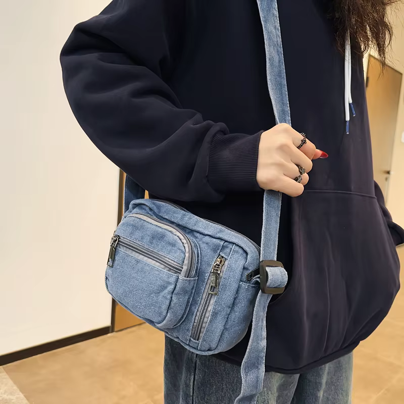 Petit sac à bandoulière classique en denim