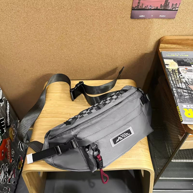 Sac de Poitrine Tendance 2025 – Nouveau Sac Bandoulière Décontracté Sportif Multifonctionnel Grande Capacité Style Simple et Personnalisé
