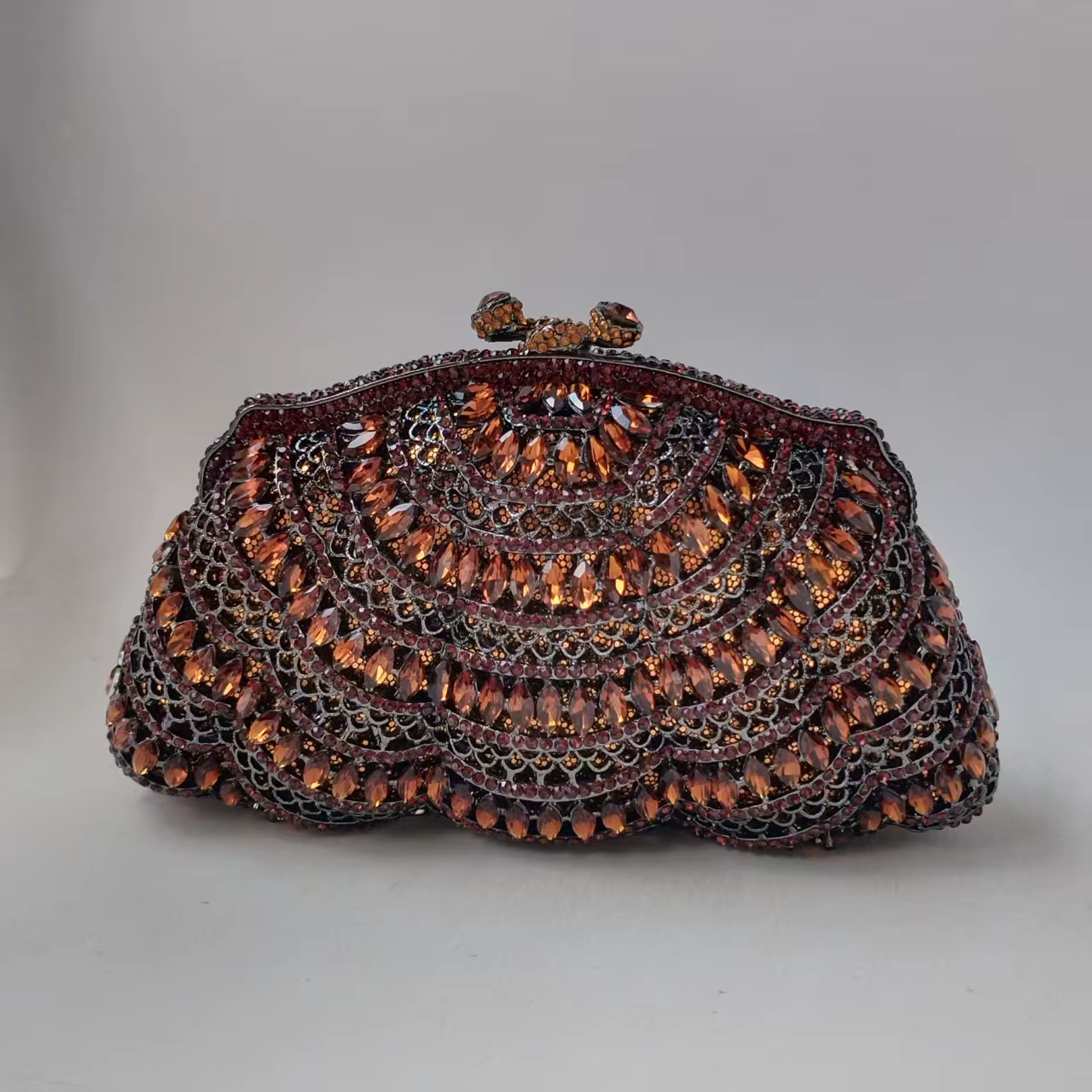 Pochette en pierre sertie de cristaux pour robe de soirée