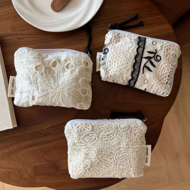 Mini sac de maquillage rétro brodé en dentelle pour femmes