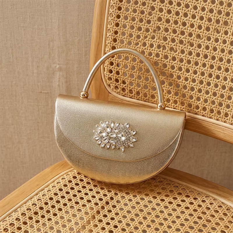 Sac à bandoulière incrusté de diamants