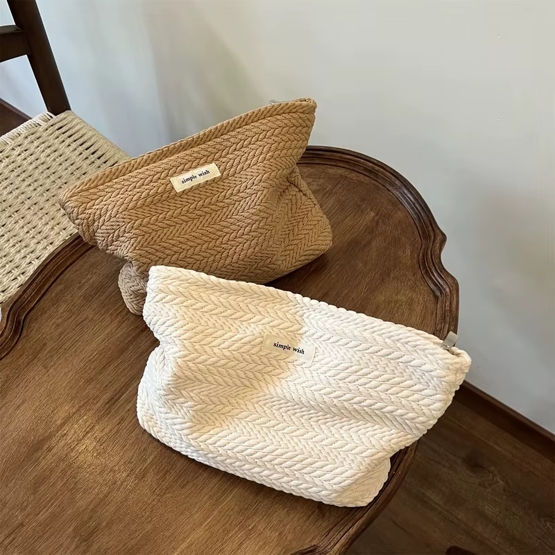 Trousse de maquillage en coton tissé à la main – Pochette cosmétique au crochet artistique avec fermeture éclair