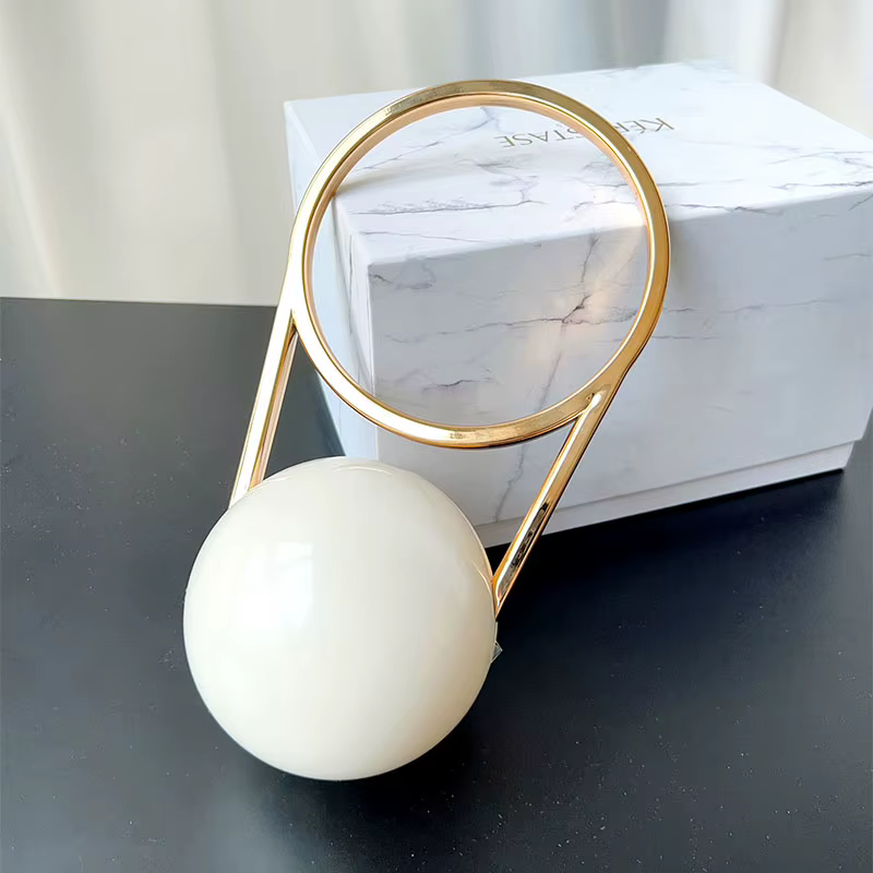 Pochette de soirée de luxe de styliste avec poignée en boule