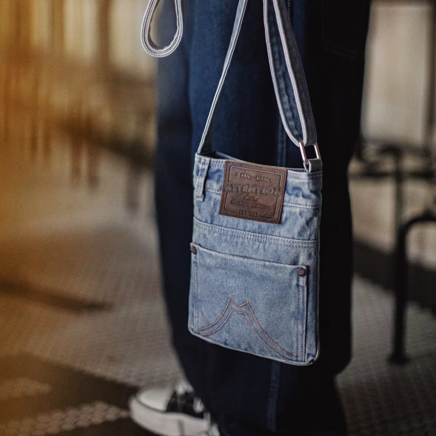 Sac bandoulière en toile denim bleu délavé Maden