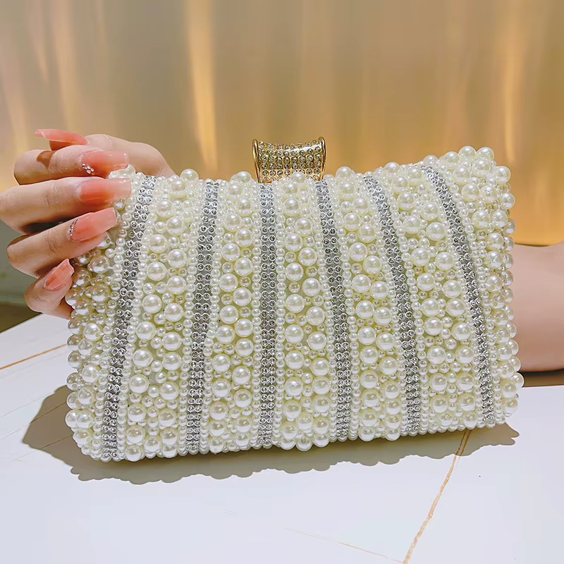Pochette en perles pour femme