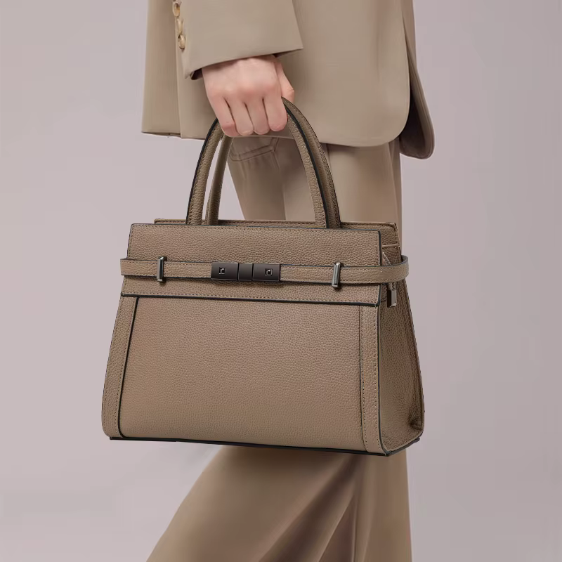 Sac fourre-tout minimaliste en cuir de vachette grain litchi pour femme