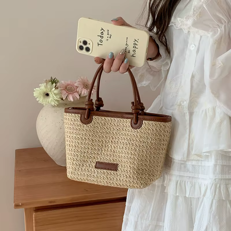Mini sac fourre-tout en paille tressée