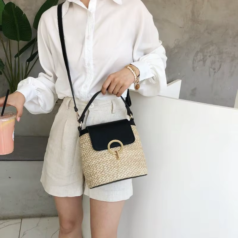 Petits sacs seau en paille pour femmes