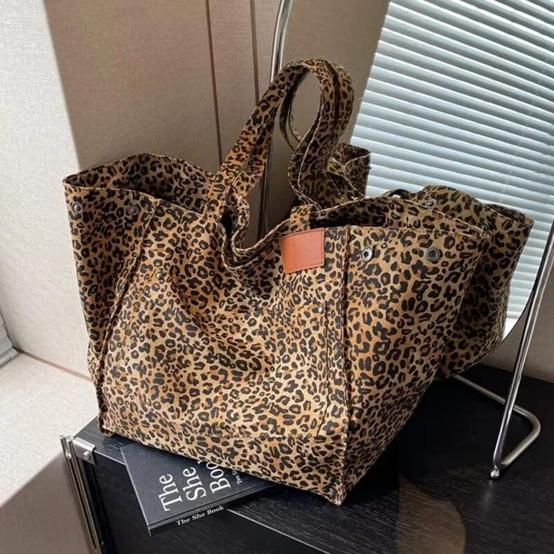 Sac fourre-tout à motif léopard