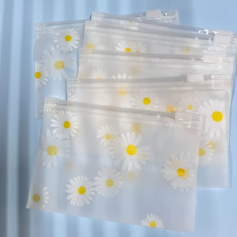 Sac zippé à imprimé marguerite 20A avec finition mate
