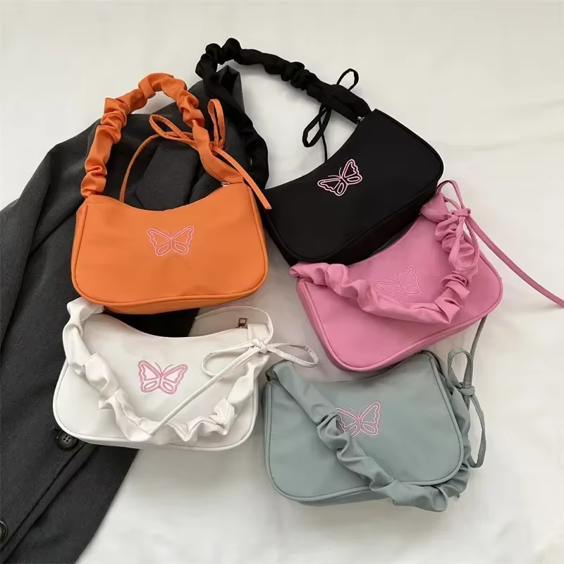 Sac à bandoulière brodé avec nœud papillon