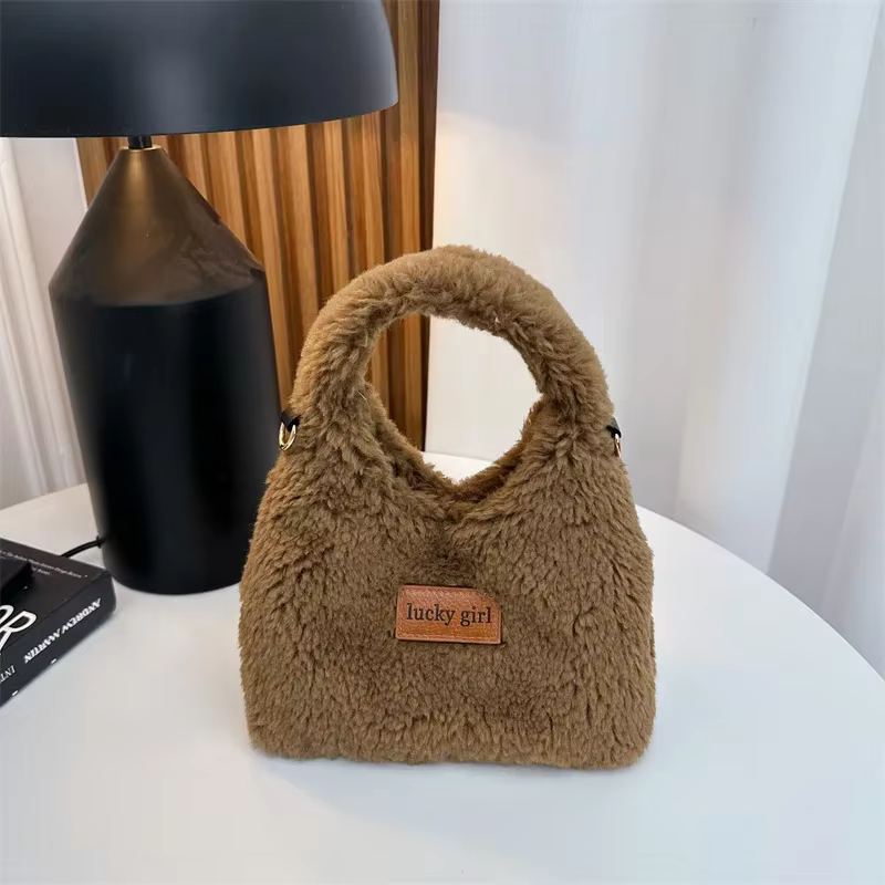 Pochette Hobos en fausse laine d'agneau pour femme