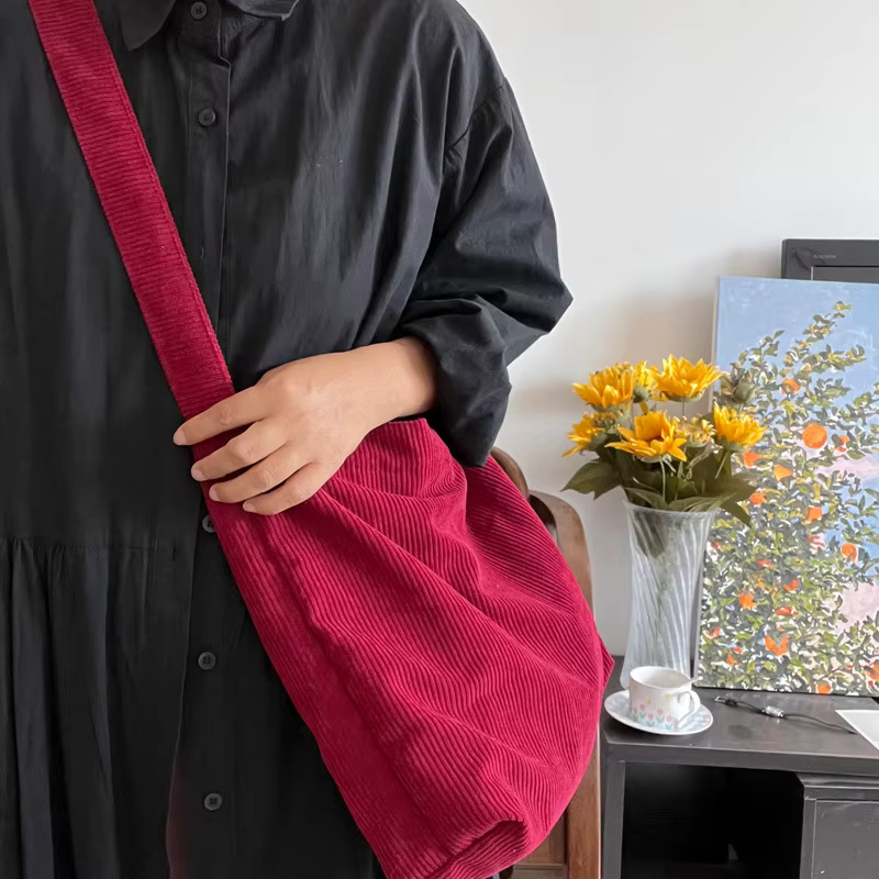 Sac à bandoulière rétro en velours côtelé pour femmes
