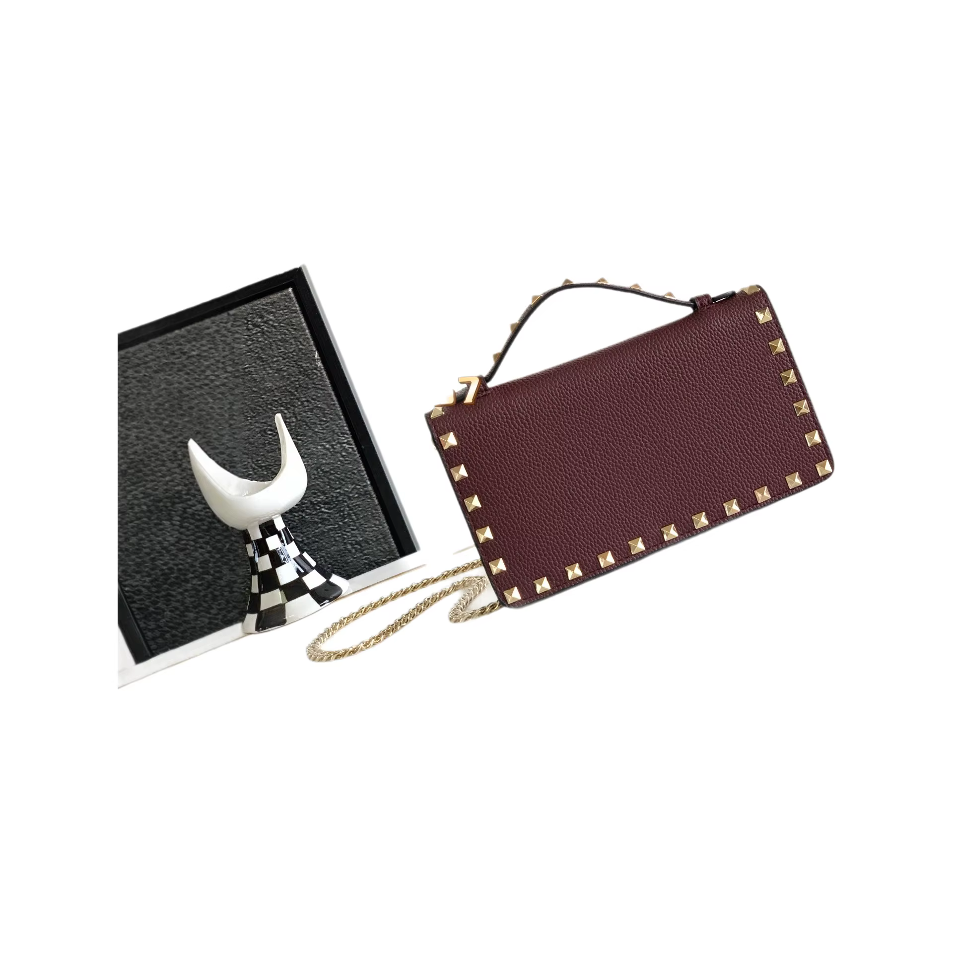 Sac carré matelassé en cuir de veau texturé avec chaîne
