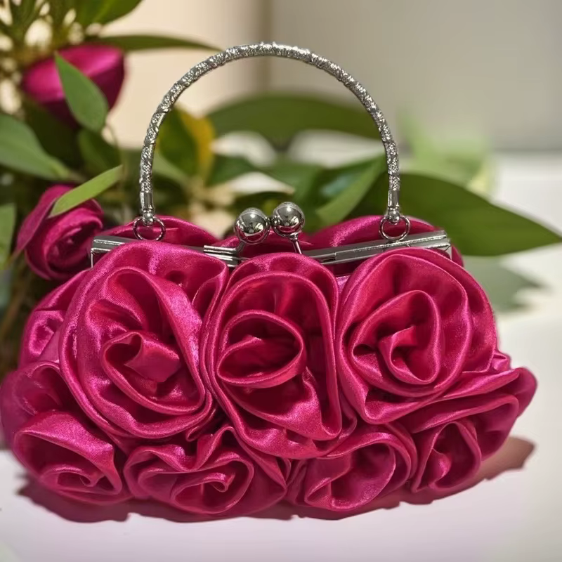 Pochette à fleurs en Satin