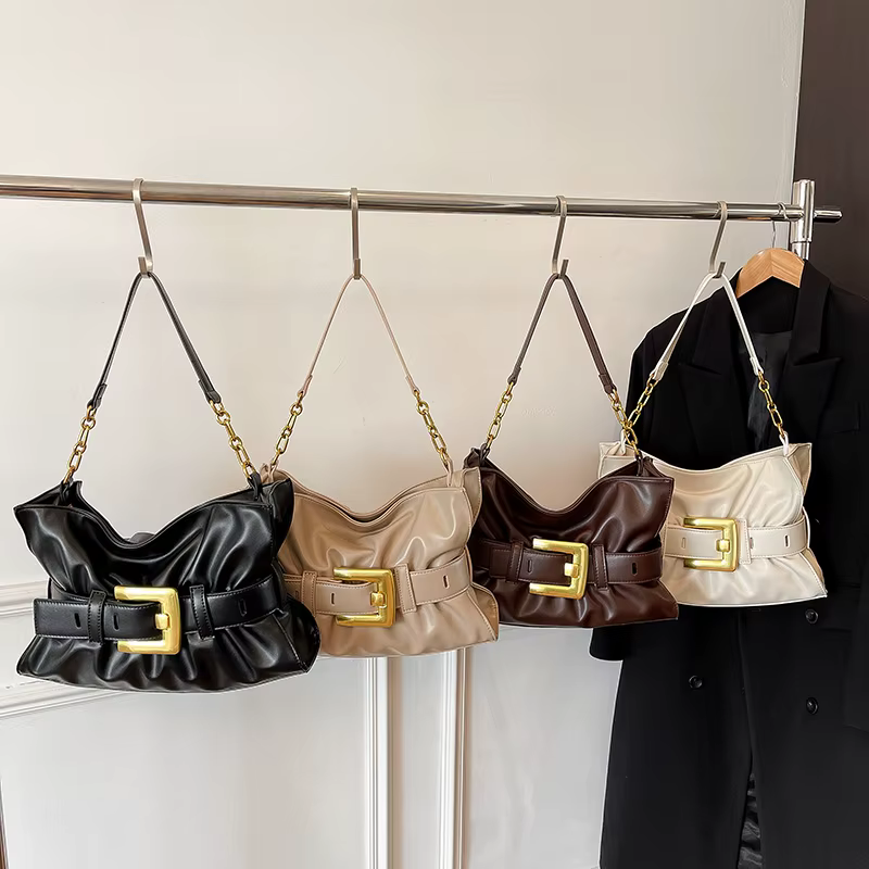 Sac nuage plissé de styliste
